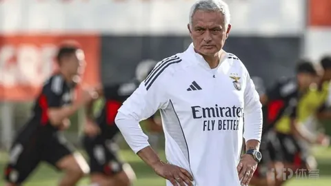 【重磅！于根伟遭遇危机？顶级左后卫拒绝续约，三大豪门争抢，战局升级】